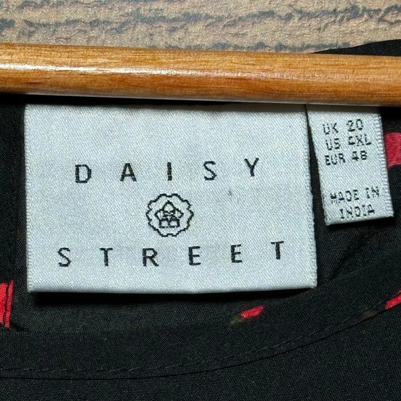 🌻 DAISY STREET (asos) Women's size 4XL Black w/ Red Rose Print Dress Lightweight - Picture 7 of 9